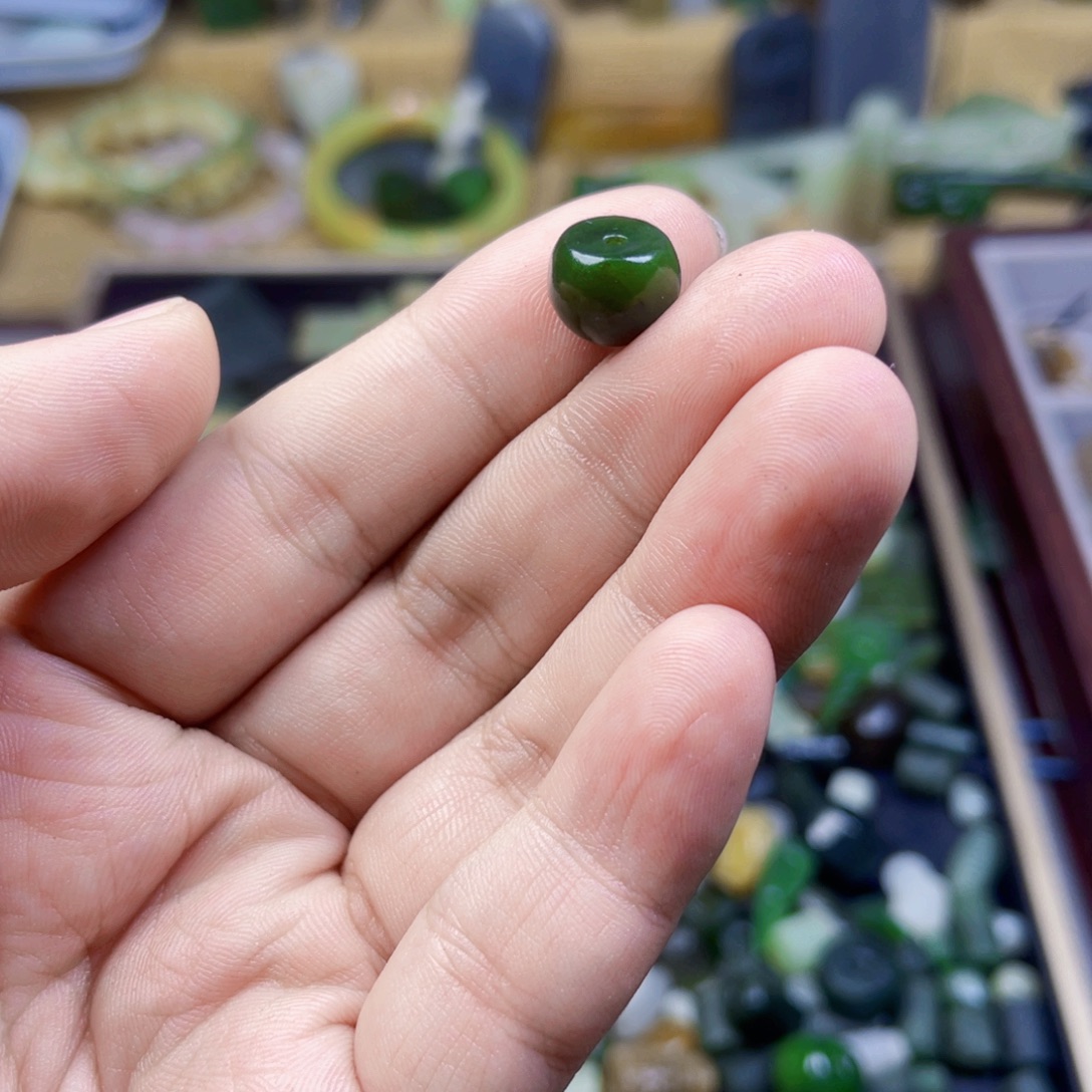 素***仁和田玉未镶嵌颈饰