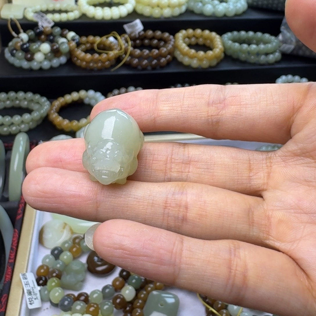 无***神和田玉未镶嵌颈饰