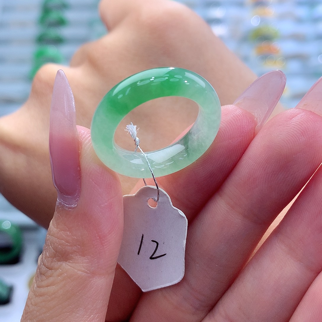 翡翠戒指未镶嵌天然