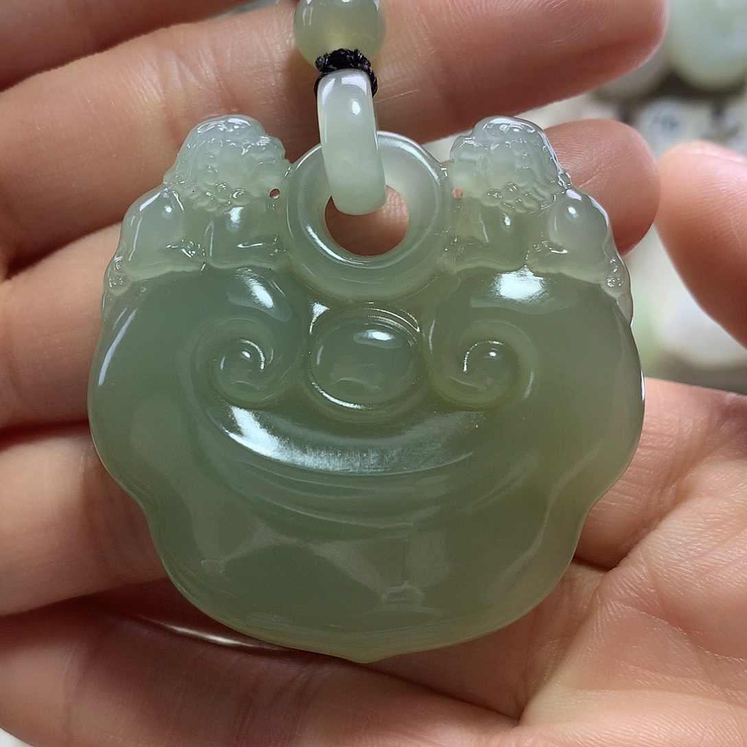 ****₄和田玉未镶嵌颈饰