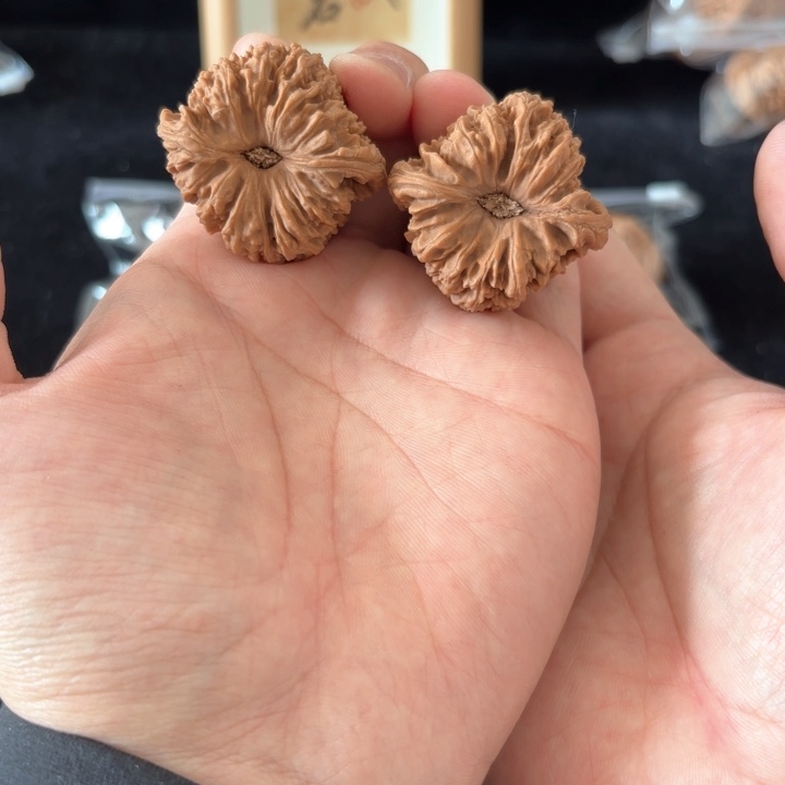 文玩核桃吊坠小*银南将