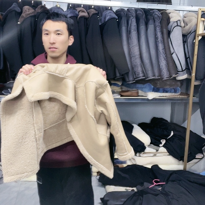 【闪购商品】羊皮毛一体W*