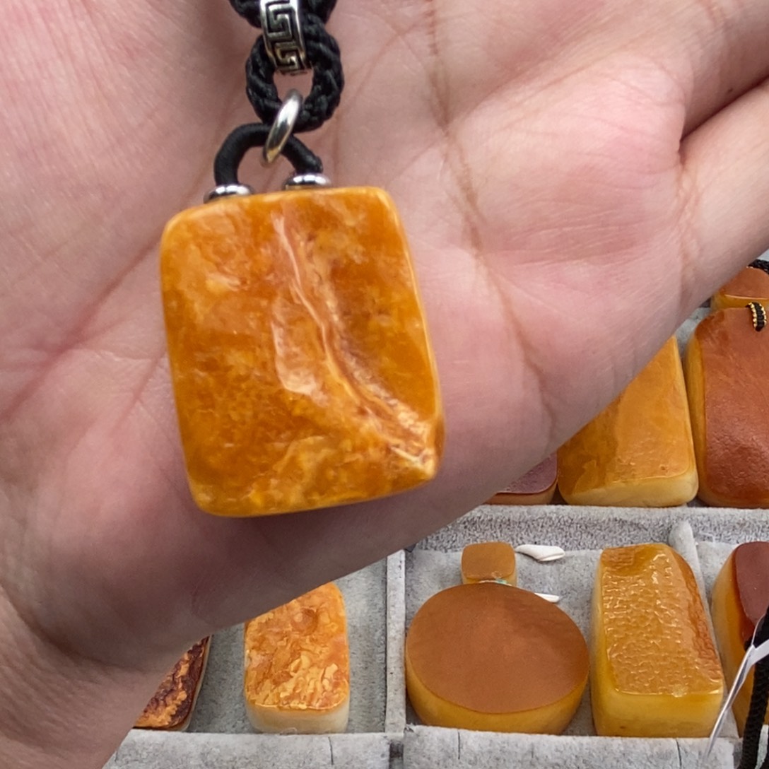 琥珀吊坠(赠链)未镶嵌