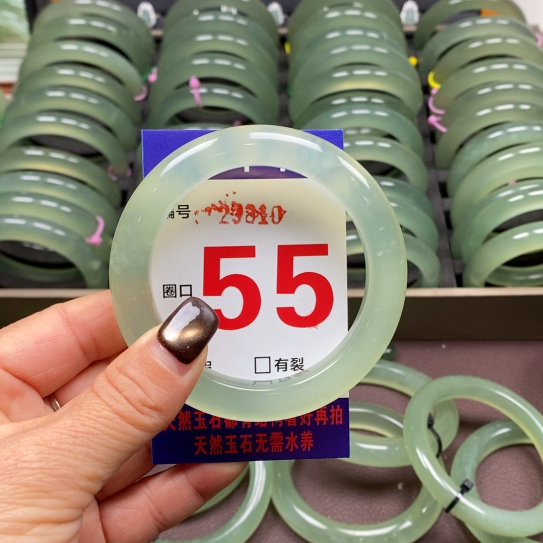 东****蛇纹石玉未镶嵌手镯