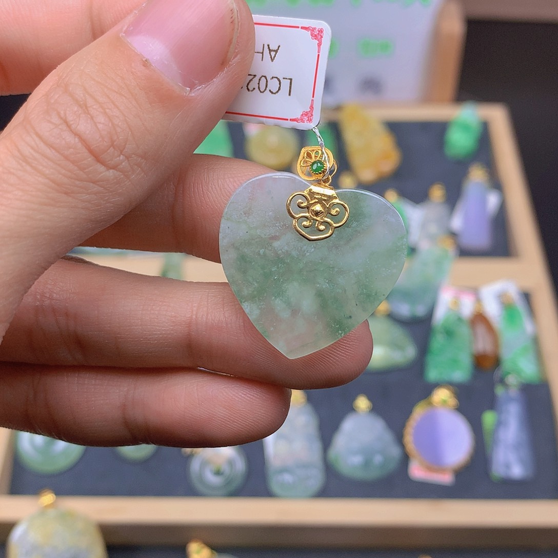 翡翠颈饰18K金镶嵌翡翠