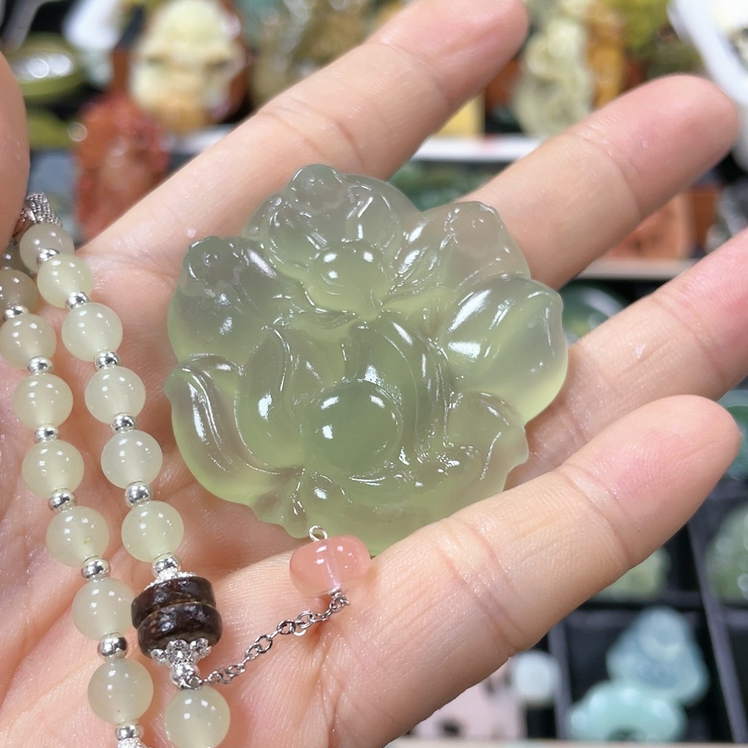 蛇纹石玉颈饰未镶嵌