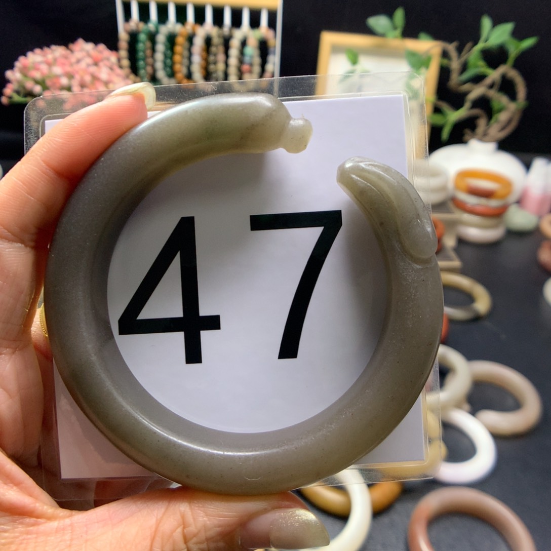 石英质玉手镯未镶嵌格*