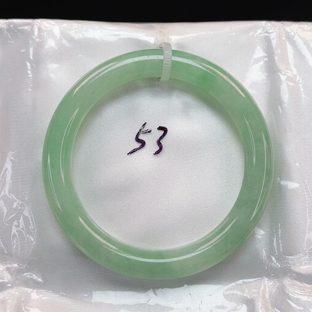 翡翠手镯未镶嵌圆条