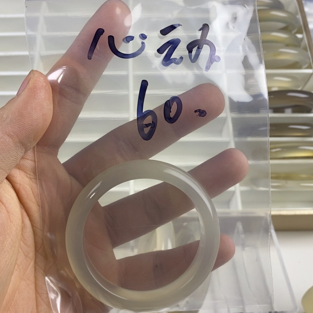 玛瑙/玉髓手镯未镶嵌心****宾