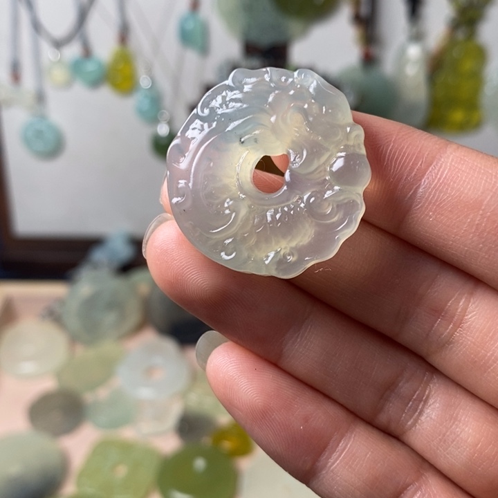 蛇纹石玉颈饰未镶嵌