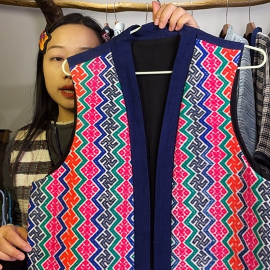 织绣手工制作工艺马甲