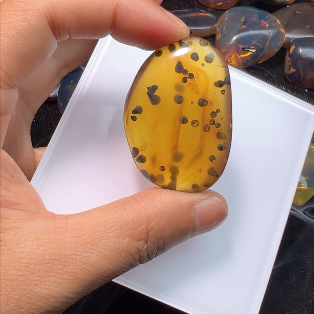 琥珀裸石未镶嵌吊坠