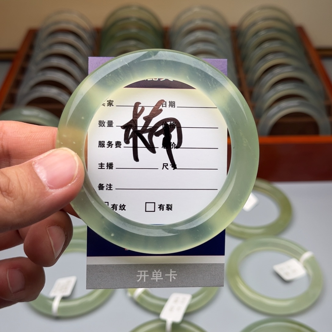 蛇纹石玉手镯未镶嵌?*?