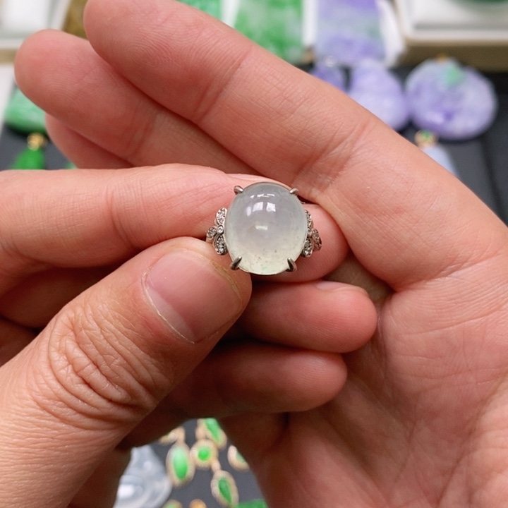 翡翠颈饰未镶嵌吊坠