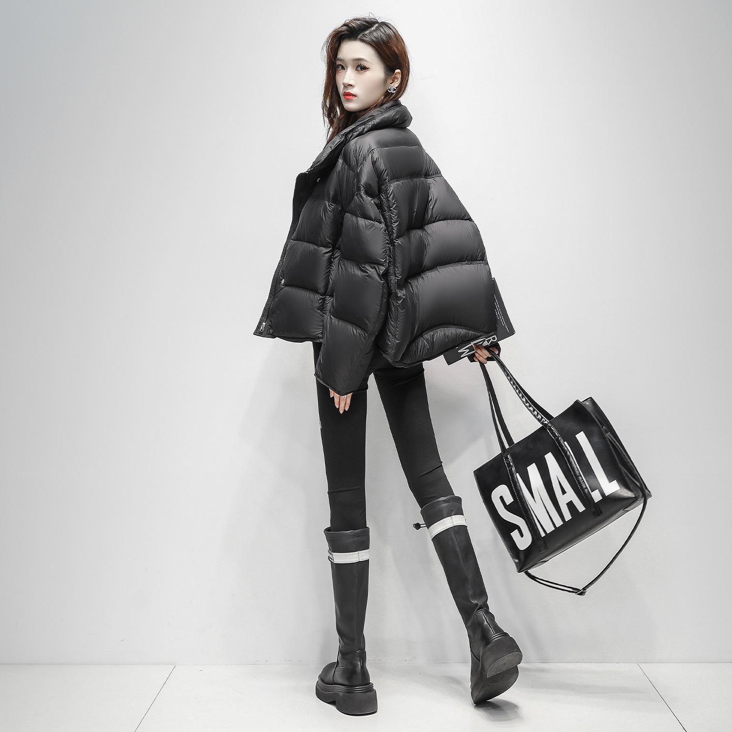 潮牌时尚短款泡芙羽绒服女2025冬季新款休闲百搭保暖防寒黑色外套