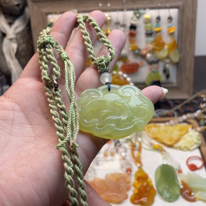 蛇纹石玉吊坠未镶嵌