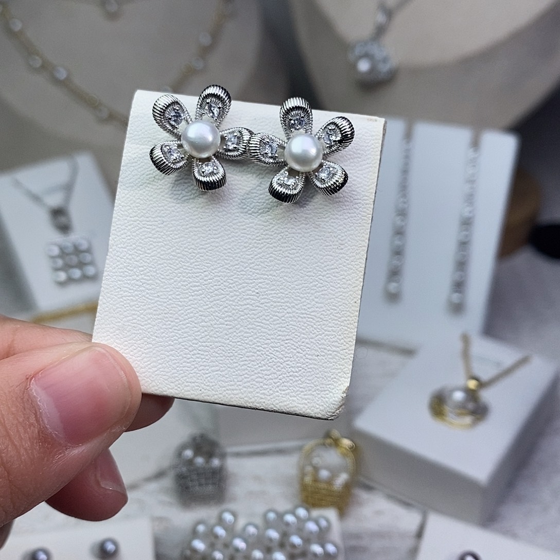 淡水珍珠银S925镶嵌耳饰