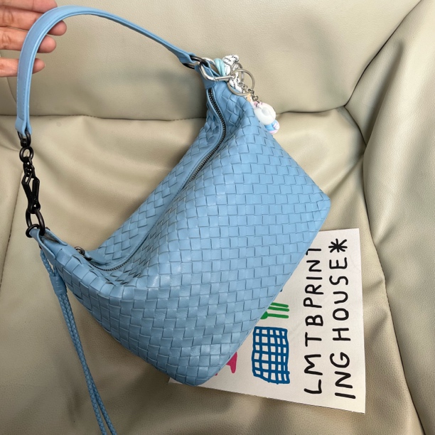 95新 BOTTEGA VENETA/葆蝶家 浅蓝色编织饭盒单肩斜挎包