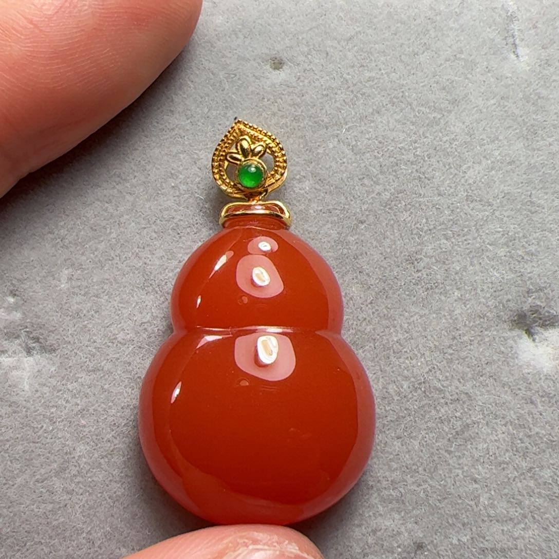 南红玛瑙吊坠18K金镶嵌