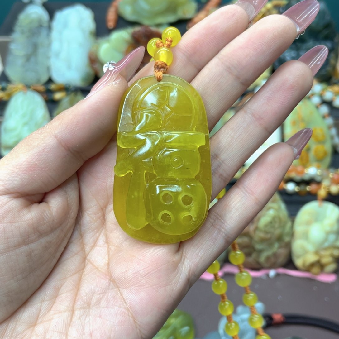 蛇纹石玉颈饰未镶嵌