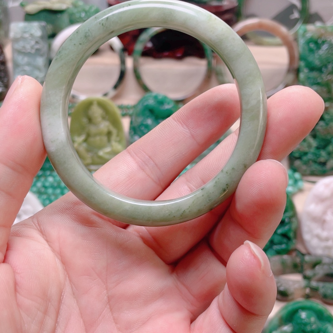 独山玉未镶嵌手镯