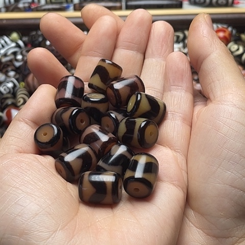 午***腰玛瑙/玉髓随机发一个未镶嵌