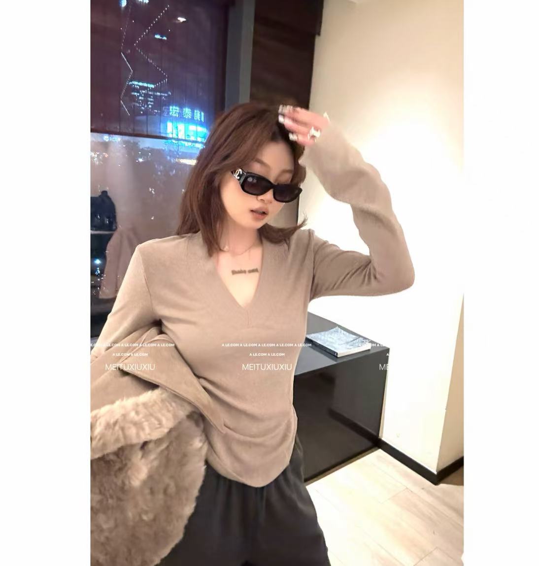 【阿乐家】大码微胖“纯欲辣妹”性感大V领正肩加厚修身长袖针织衫