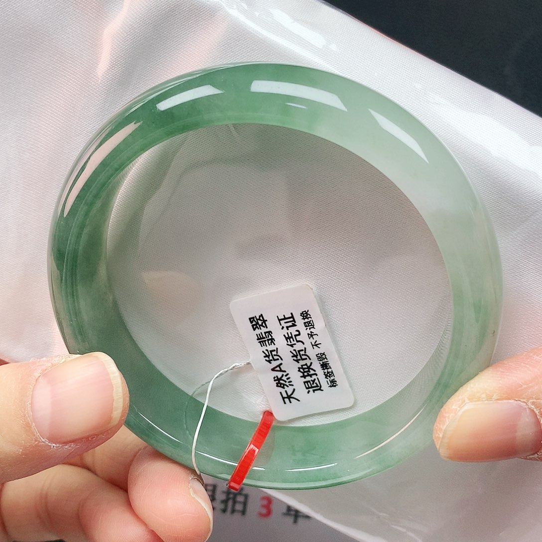 翡翠手镯未镶嵌58轮胎