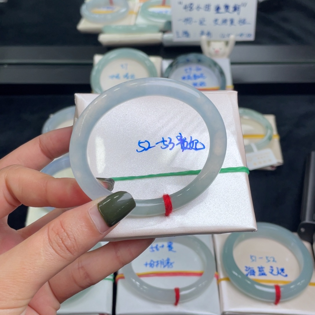 翡翠手镯未镶嵌B**e翡翠手镯