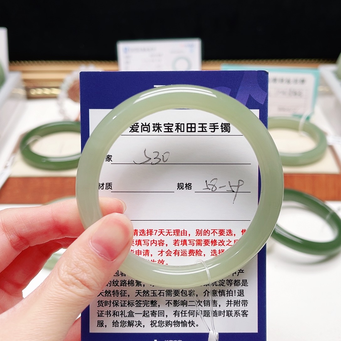 杀***婆和田玉未镶嵌手镯