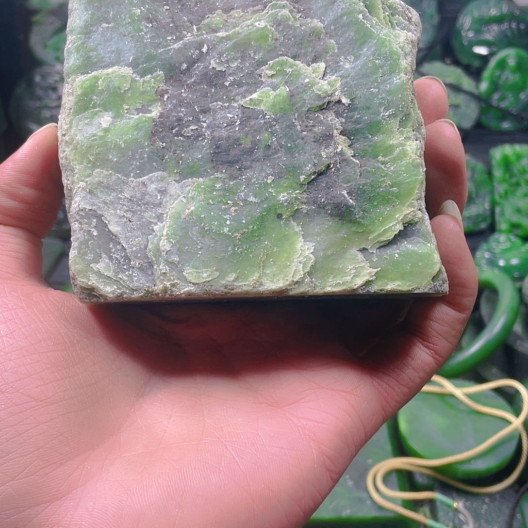 和田玉（碧玉）未镶嵌珠宝奇石