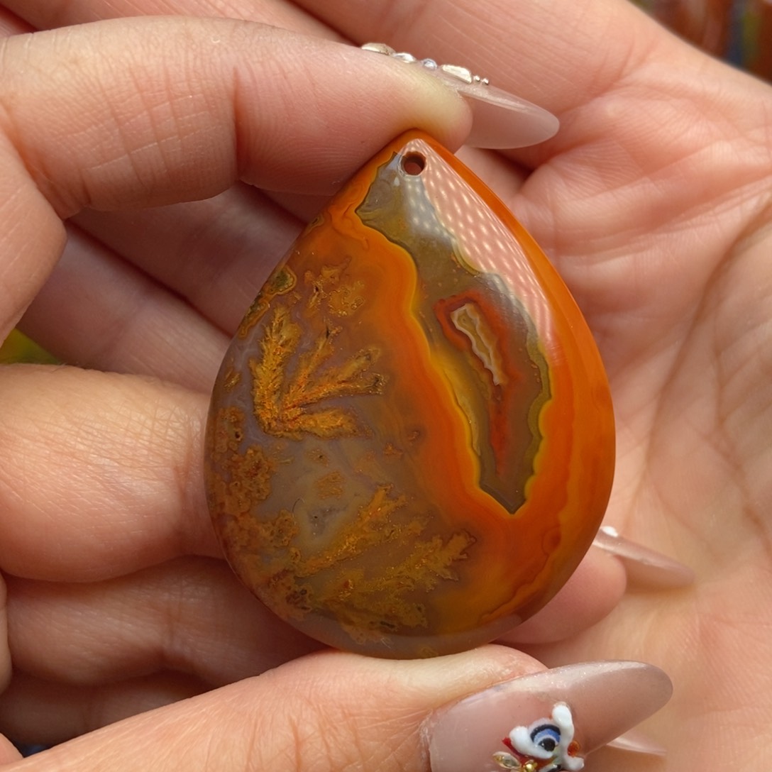 玛瑙/玉髓颈饰未镶嵌战国红