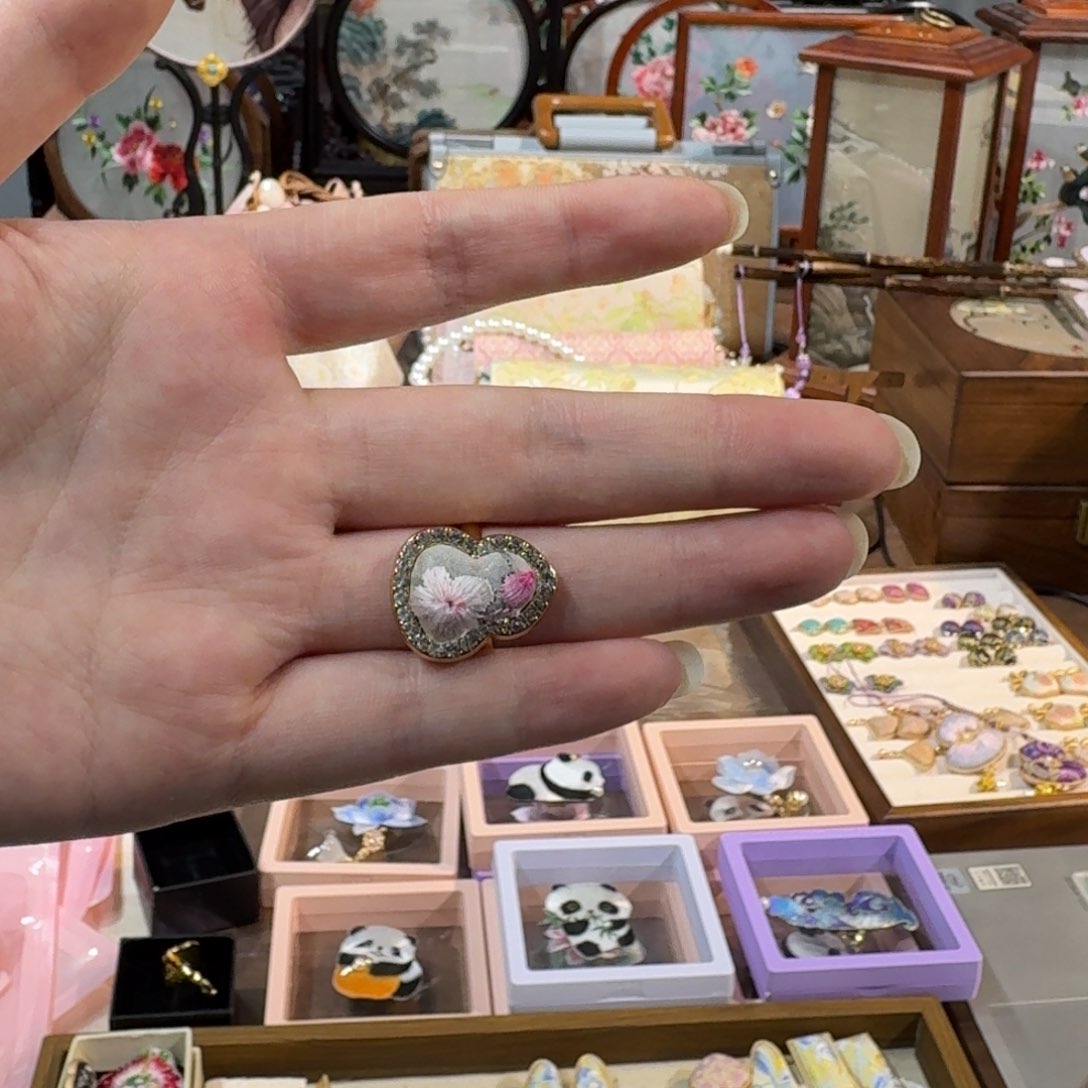 刺绣小*纯手工工艺品