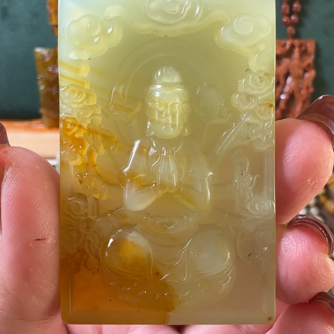 蛇纹石玉颈饰合金