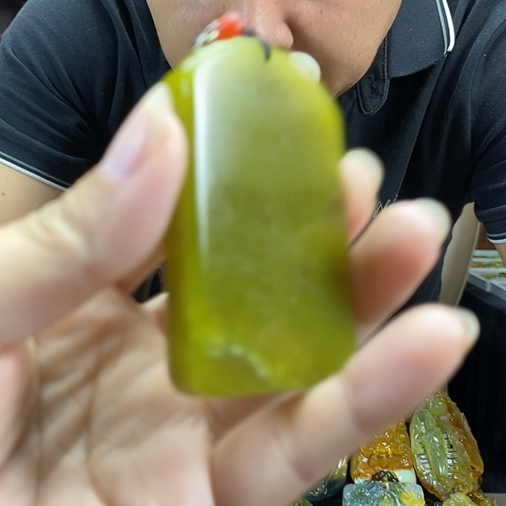 蛇纹石玉未镶嵌颈饰