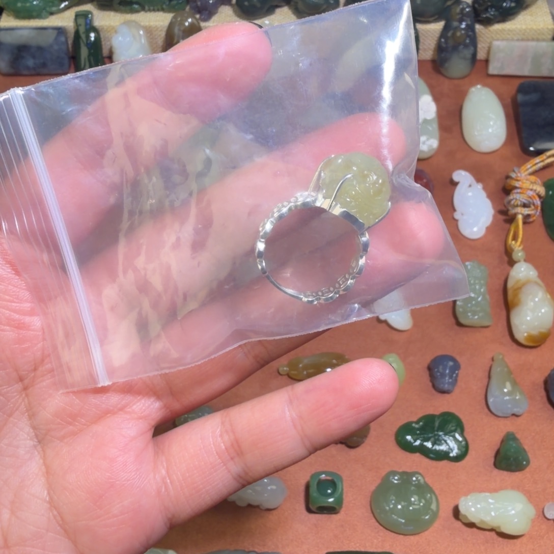 廊***姐和田玉未镶嵌包链