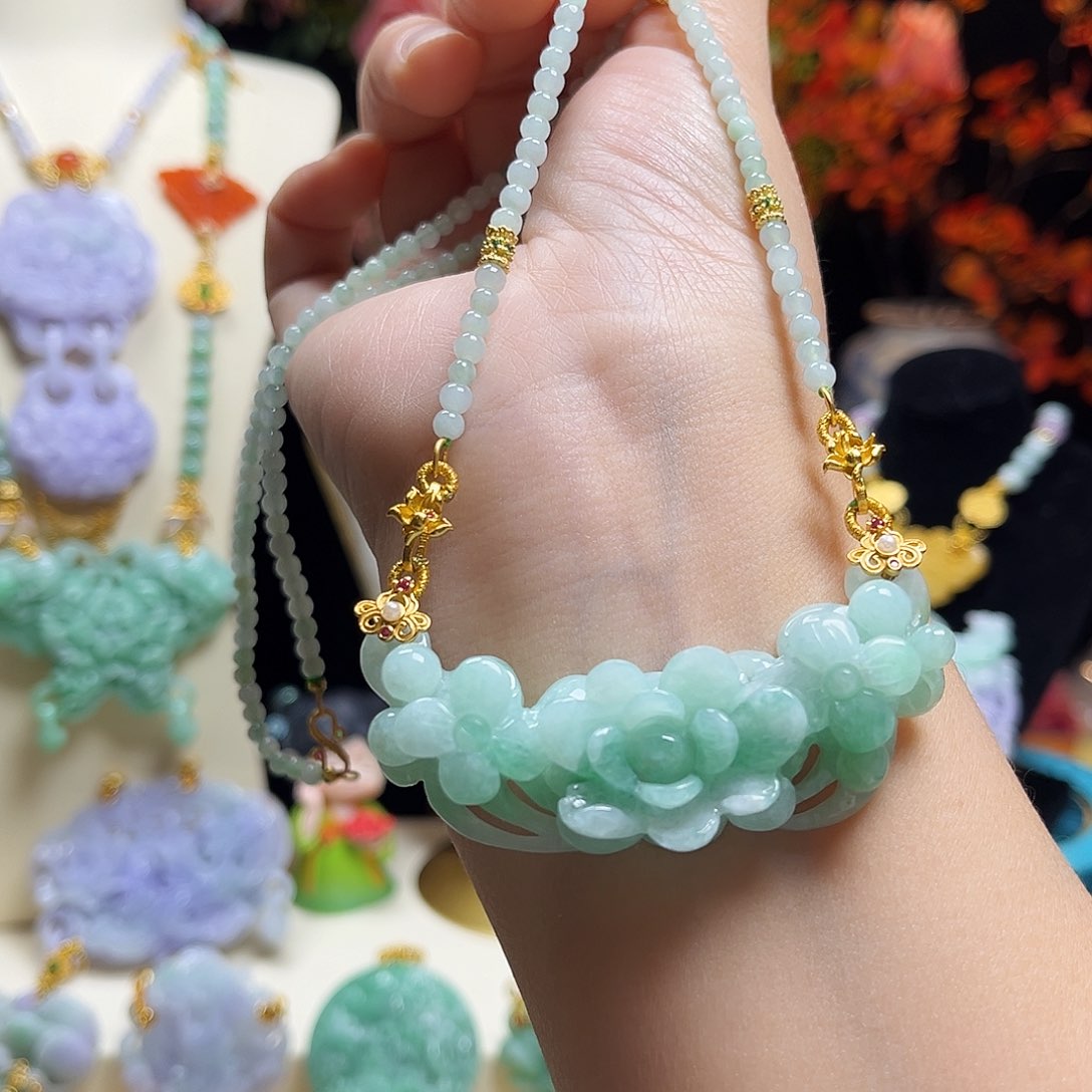 翡翠颈饰未镶嵌冰绿