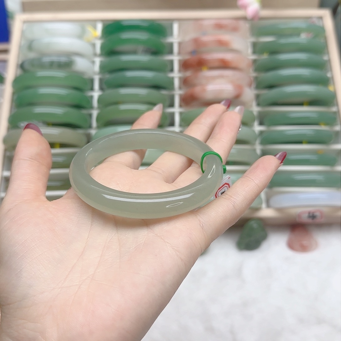 石英质玉手镯未镶嵌58口径