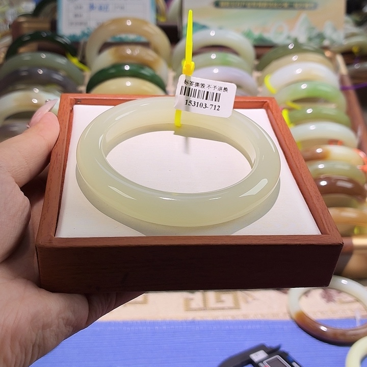 和田玉未镶嵌手镯58.1。19