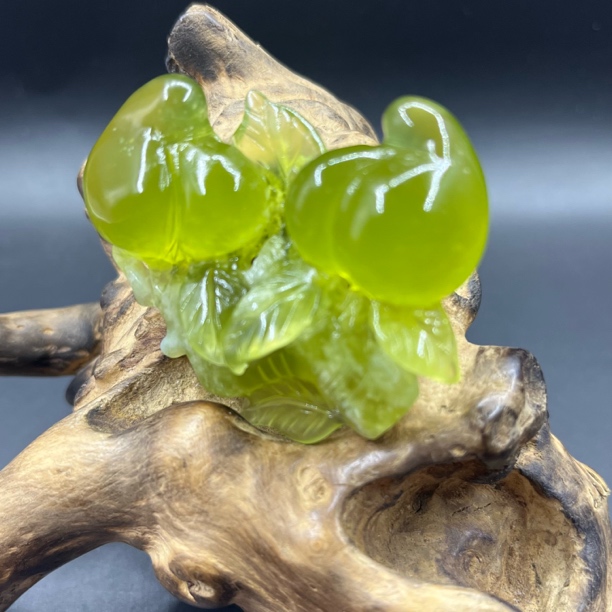 纯天然岫玉桃子吊坠