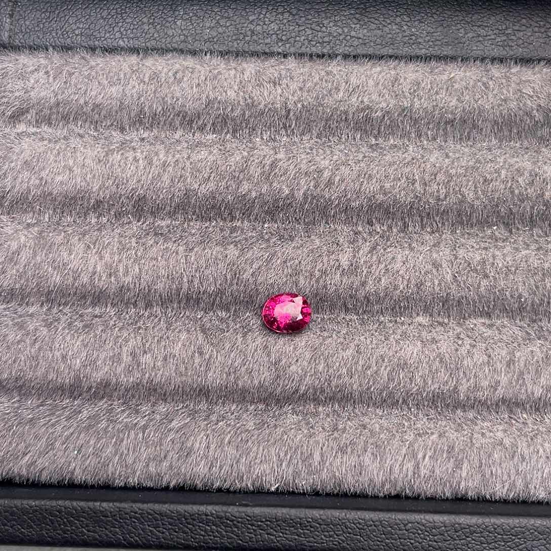 碧玺裸石未镶嵌0.63ct卢比来火龙果色