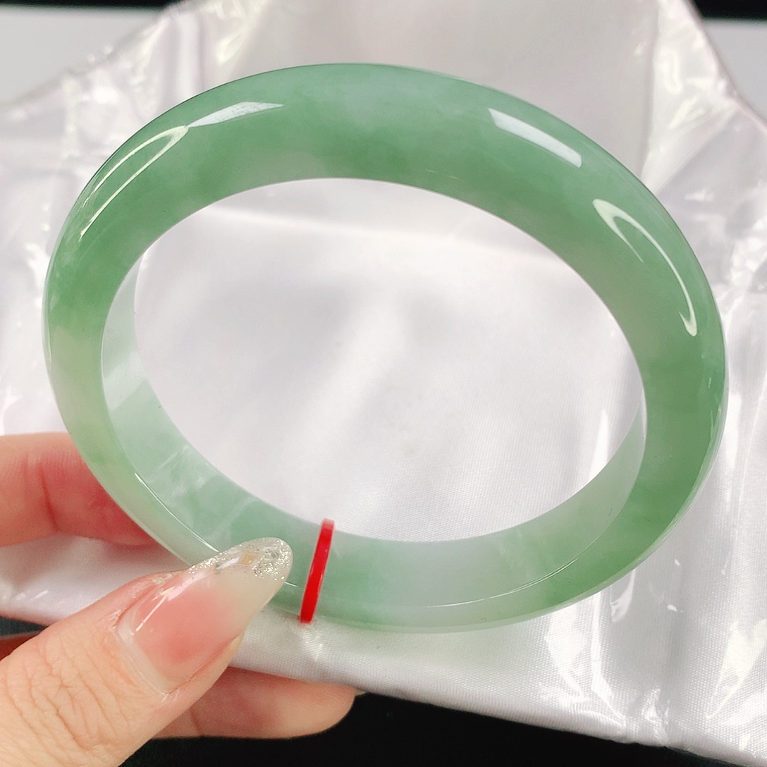 翡翠手镯未镶嵌61.7圈口