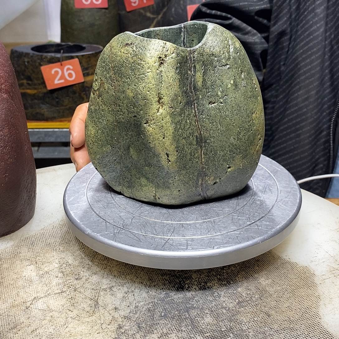 石头花瓶非常漂亮的样子啊