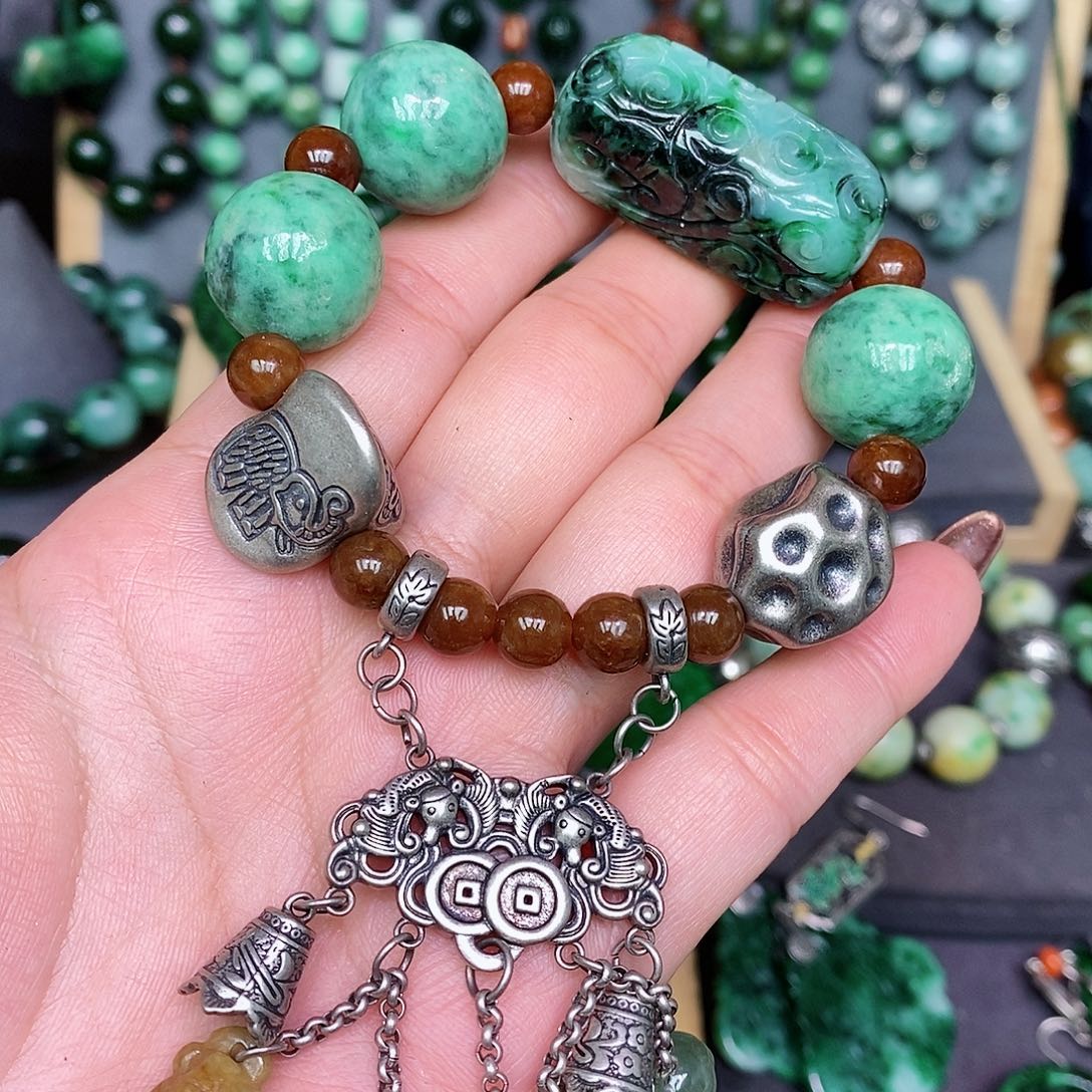 翡翠手链未镶嵌漂亮美眉