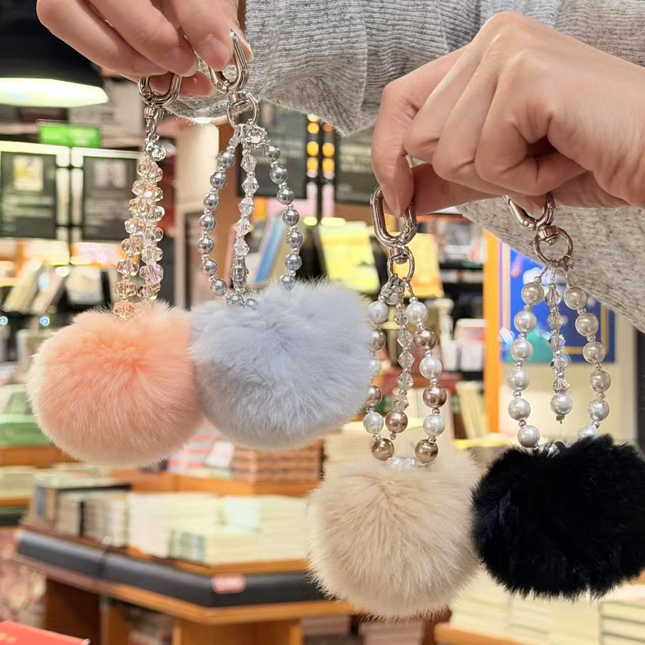 【珍珠毛球手机链条】潮牌手链创意短款网红挂饰挂件链条