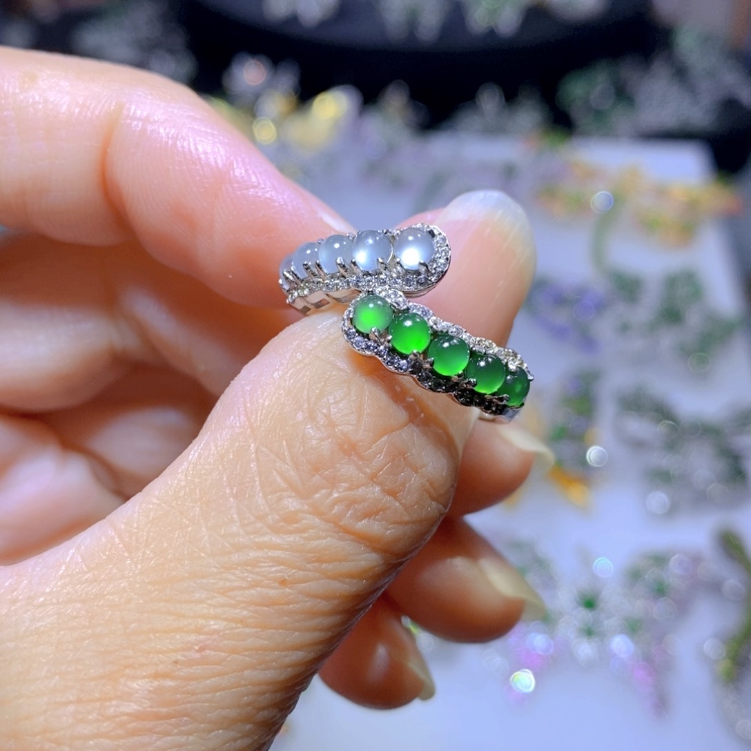 翡翠颈饰银S925镶嵌天然翡翠