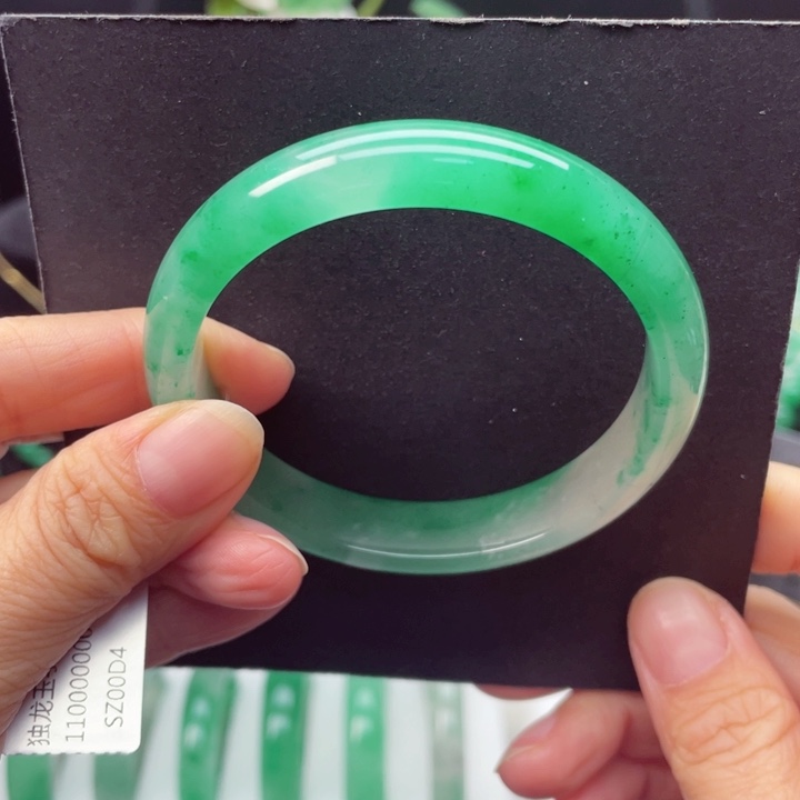 石英质玉手镯未镶嵌56-57