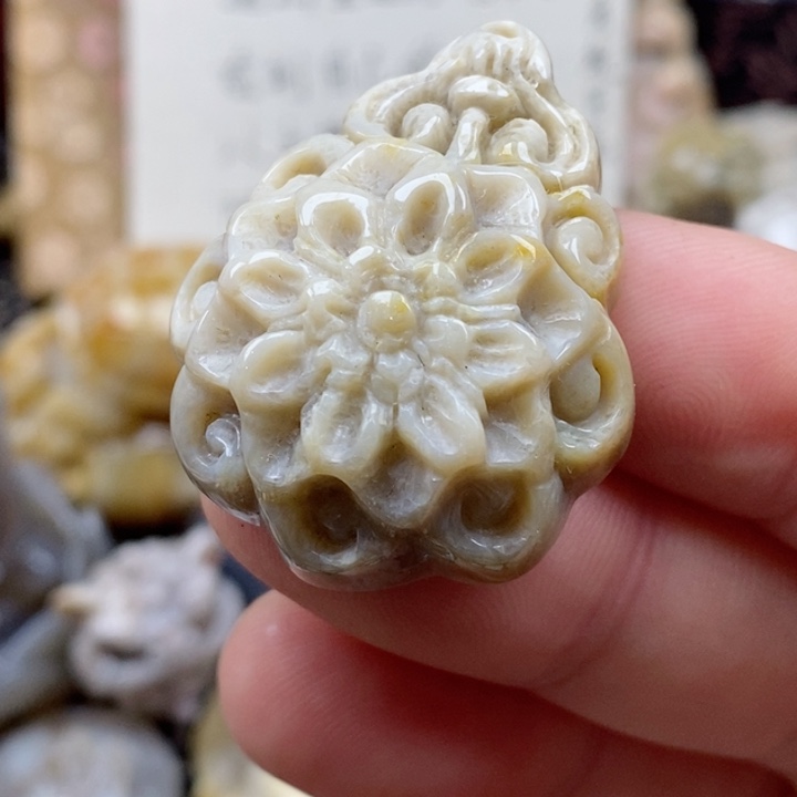 颈饰未镶嵌硅化珊瑚（珊瑚玉）有瑕 小