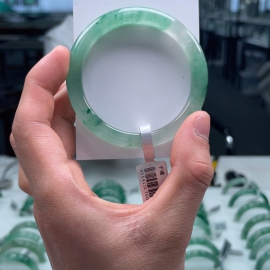 石英质玉未镶嵌手镯