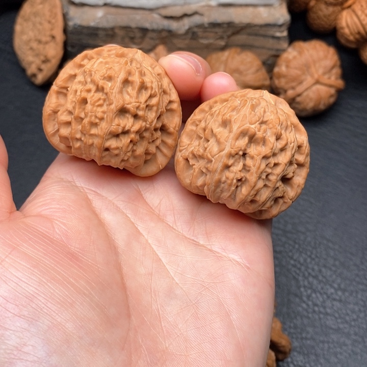 桃核把件全品39三角白